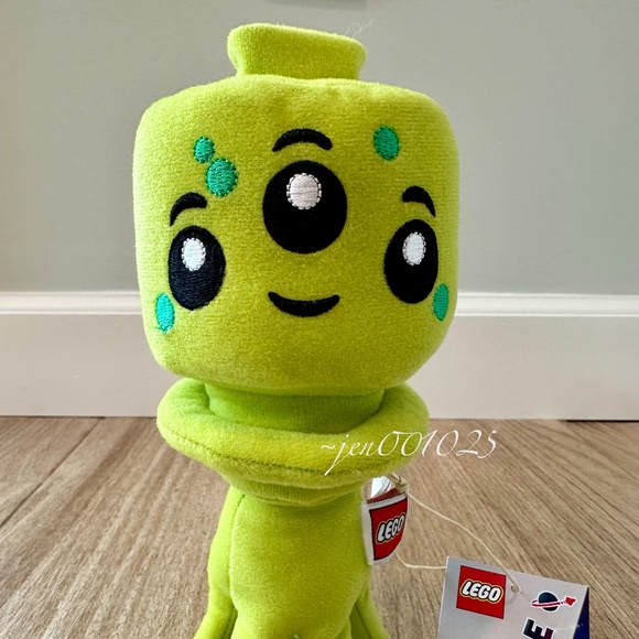LEGO Slurpie Alien Plush Green  - LEGO x Target Plush Space Toy - Picture 2 of 13
